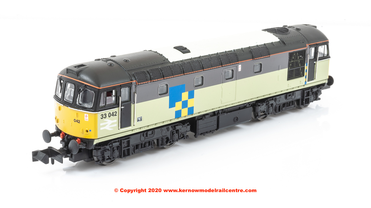 2D-001-007 Dapol Class 33/0 Diesel Locomotive number 33 042 in Triple Grey Construction Sector livery.